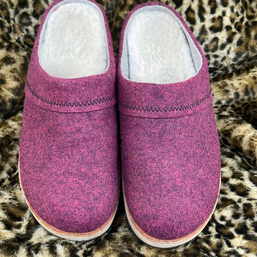 Merrell Juno Clogs Magenta & Black Size 5.5
